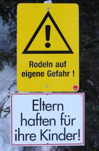 01-01-2009 SHOWBIZZ; WINTERSPORT VAKANTIE VOOR DE VIJF BAUERS IN OOSTENRIJK. De laatste vakantie voor de BAUERS met ze vijven op wintersport in Oostenrijk. Genieten van het prachtige doch erg koude weer, genieten van het plezier wat hun kinderen beleefden in de metershoge sneeuw  en lekker uitslapen, de ultieme vakantie voor de Bauers. Het was de eerste keer dat ze met de familie richting de sneeuw gingen en absoluut niet de laatste zo vertelde Frans. Hun vakantie werd echter op 29 Dec. afgebroken omdat Frans jr. ziek werd en deskundige medische hulp nodig had, het was voor Frans en Mariska inpakken en naar Nederland terug te rijden. Frans Jr lijdt aan Pseudo Kroup dat is een ontsteking aan de luchtwegen. Eenmaal terug in Nederland werd toch uitbundig de verjaardag van Frans gevierd die 30 dec jarig was. De foto serie van de Bauers weerspiegelen het plezier wat ze beleefden in de prachtige bergen van Oostenrijk.
Exclusieve foto-s : Albert den Iseger fototeam.