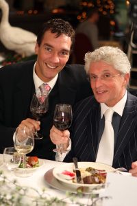 30-12-2009 SHOWBIZZ; PRIVE KERSTDINER BIJ IMCA MARINA THUIS MET VELE BN ers. Gerard Joling kwam in stijl, per helicopter. Gastvrouw Imca Marina was samen met Saskia en Serge_Gerard Joling_Thomas Berge_Jacques de Ancona en partner Hans_Dennie Christiaan_Marja en Liny en Edgar Vos.
foto: Albert den Iseger.
