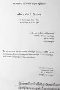 18-01-2010 SHOWBIZZ; SANDER SIMONS REGISSEERDE EIGEN BEGRAFENIS OP ZORGVLIET TE AMSTERDAM. Rode wijn en heerlijke broodjes stonden klaar voor zijn gasten die afscheid kwamen nemen op het besneeuwde Zorgvliet aan de Amstel. Sander had aan alles gedacht, zijn laatste rustplaats,de laatste muziek, het afscheid en zelfs de ontvangst van de aanwezige pers die werden verwend met de lekkerste broodjes en heerlijke koffie of thee. Sander had tot het laatste moment de regie strak in handen. Vele bekenden waren dan ook aanwezig oa. Rick Nieman,Loretta Schrijver.Nelly Frijda,John Bernard,Margreet Spijker,Jur Raatjes,Ruud Hendriks,Helga de Leur en Roland Koopman.
foto: Albert den Iseger.