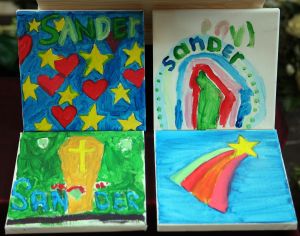 18-01-2010 SHOWBIZZ; SANDER SIMONS REGISSEERDE EIGEN BEGRAFENIS OP ZORGVLIET TE AMSTERDAM. Rode wijn en heerlijke broodjes stonden klaar voor zijn gasten die afscheid kwamen nemen op het besneeuwde Zorgvliet aan de Amstel. Sander had aan alles gedacht, zijn laatste rustplaats,de laatste muziek, het afscheid en zelfs de ontvangst van de aanwezige pers die werden verwend met de lekkerste broodjes en heerlijke koffie of thee. Sander had tot het laatste moment de regie strak in handen. Vele bekenden waren dan ook aanwezig oa. Rick Nieman,Loretta Schrijver.Nelly Frijda,John Bernard,Margreet Spijker,Jur Raatjes,Ruud Hendriks,Helga de Leur en Roland Koopman.
foto: Albert den Iseger.
