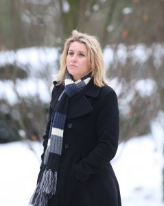 18-01-2010 SHOWBIZZ; SANDER SIMONS REGISSEERDE EIGEN BEGRAFENIS OP ZORGVLIET TE AMSTERDAM. Rode wijn en heerlijke broodjes stonden klaar voor zijn gasten die afscheid kwamen nemen op het besneeuwde Zorgvliet aan de Amstel. Sander had aan alles gedacht, zijn laatste rustplaats,de laatste muziek, het afscheid en zelfs de ontvangst van de aanwezige pers die werden verwend met de lekkerste broodjes en heerlijke koffie of thee. Sander had tot het laatste moment de regie strak in handen. Vele bekenden waren dan ook aanwezig oa. Rick Nieman,Loretta Schrijver.Nelly Frijda,John Bernard,Margreet Spijker,Jur Raatjes,Ruud Hendriks,Helga de Leur en Roland Koopman.
foto: Albert den Iseger.