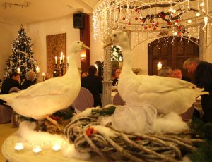 30-12-2009 SHOWBIZZ; PRIVE KERSTDINER BIJ IMCA MARINA THUIS MET VELE BN ers. Gerard Joling kwam in stijl, per helicopter. Gastvrouw Imca Marina was samen met Saskia en Serge_Gerard Joling_Thomas Berge_Jacques de Ancona en partner Hans_Dennie Christiaan_Marja en Liny en Edgar Vos.
foto: Albert den Iseger.