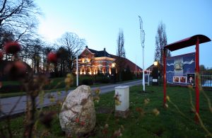 30-12-2009 SHOWBIZZ; PRIVE KERSTDINER BIJ IMCA MARINA THUIS MET VELE BN ers. Gerard Joling kwam in stijl, per helicopter. Gastvrouw Imca Marina was samen met Saskia en Serge_Gerard Joling_Thomas Berge_Jacques de Ancona en partner Hans_Dennie Christiaan_Marja en Liny en Edgar Vos.
foto: Albert den Iseger.