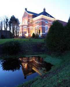 30-12-2009 SHOWBIZZ; PRIVE KERSTDINER BIJ IMCA MARINA THUIS MET VELE BN ers. Gerard Joling kwam in stijl, per helicopter. Gastvrouw Imca Marina was samen met Saskia en Serge_Gerard Joling_Thomas Berge_Jacques de Ancona en partner Hans_Dennie Christiaan_Marja en Liny en Edgar Vos.
foto: Albert den Iseger.