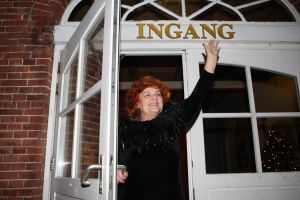 30-12-2009 SHOWBIZZ; PRIVE KERSTDINER BIJ IMCA MARINA THUIS MET VELE BN ers. Gerard Joling kwam in stijl, per helicopter. Gastvrouw Imca Marina was samen met Saskia en Serge_Gerard Joling_Thomas Berge_Jacques de Ancona en partner Hans_Dennie Christiaan_Marja en Liny en Edgar Vos.
foto: Albert den Iseger.