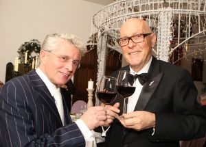 30-12-2009 SHOWBIZZ; PRIVE KERSTDINER BIJ IMCA MARINA THUIS MET VELE BN ers. Gerard Joling kwam in stijl, per helicopter. Gastvrouw Imca Marina was samen met Saskia en Serge_Gerard Joling_Thomas Berge_Jacques de Ancona en partner Hans_Dennie Christiaan_Marja en Liny en Edgar Vos.
foto: Albert den Iseger.