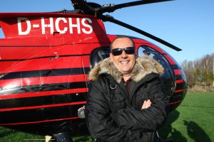 30-12-2009 SHOWBIZZ; PRIVE KERSTDINER BIJ IMCA MARINA THUIS MET VELE BN ers. Gerard Joling kwam in stijl, per helicopter. Gastvrouw Imca Marina was samen met Saskia en Serge_Gerard Joling_Thomas Berge_Jacques de Ancona en partner Hans_Dennie Christiaan_Marja en Liny en Edgar Vos.
foto: Albert den Iseger.