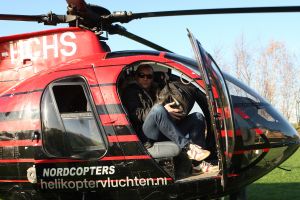 30-12-2009 SHOWBIZZ; PRIVE KERSTDINER BIJ IMCA MARINA THUIS MET VELE BN ers. Gerard Joling kwam in stijl, per helicopter. Gastvrouw Imca Marina was samen met Saskia en Serge_Gerard Joling_Thomas Berge_Jacques de Ancona en partner Hans_Dennie Christiaan_Marja en Liny en Edgar Vos.
foto: Albert den Iseger.