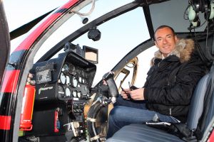 30-12-2009 SHOWBIZZ; PRIVE KERSTDINER BIJ IMCA MARINA THUIS MET VELE BN ers. Gerard Joling kwam in stijl, per helicopter. Gastvrouw Imca Marina was samen met Saskia en Serge_Gerard Joling_Thomas Berge_Jacques de Ancona en partner Hans_Dennie Christiaan_Marja en Liny en Edgar Vos.
foto: Albert den Iseger.