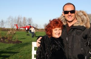 30-12-2009 SHOWBIZZ; PRIVE KERSTDINER BIJ IMCA MARINA THUIS MET VELE BN ers. Gerard Joling kwam in stijl, per helicopter. Gastvrouw Imca Marina was samen met Saskia en Serge_Gerard Joling_Thomas Berge_Jacques de Ancona en partner Hans_Dennie Christiaan_Marja en Liny en Edgar Vos.
foto: Albert den Iseger.