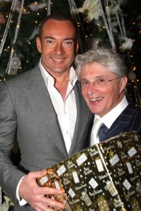 30-12-2009 SHOWBIZZ; PRIVE KERSTDINER BIJ IMCA MARINA THUIS MET VELE BN ers. Gerard Joling kwam in stijl, per helicopter. Gastvrouw Imca Marina was samen met Saskia en Serge_Gerard Joling_Thomas Berge_Jacques de Ancona en partner Hans_Dennie Christiaan_Marja en Liny en Edgar Vos.
foto: Albert den Iseger.