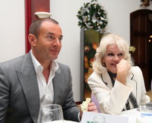 30-12-2009 SHOWBIZZ; PRIVE KERSTDINER BIJ IMCA MARINA THUIS MET VELE BN ers. Gerard Joling kwam in stijl, per helicopter. Gastvrouw Imca Marina was samen met Saskia en Serge_Gerard Joling_Thomas Berge_Jacques de Ancona en partner Hans_Dennie Christiaan_Marja en Liny en Edgar Vos.
foto: Albert den Iseger.