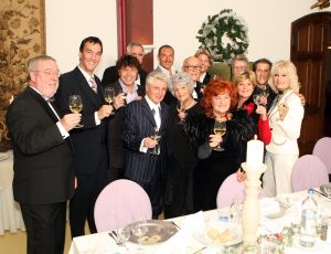 30-12-2009 SHOWBIZZ; PRIVE KERSTDINER BIJ IMCA MARINA THUIS MET VELE BN ers. Gerard Joling kwam in stijl, per helicopter. Gastvrouw Imca Marina was samen met Saskia en Serge_Gerard Joling_Thomas Berge_Jacques de Ancona en partner Hans_Dennie Christiaan_Marja en Liny en Edgar Vos.
foto: Albert den Iseger.