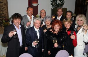 30-12-2009 SHOWBIZZ; PRIVE KERSTDINER BIJ IMCA MARINA THUIS MET VELE BN ers. Gerard Joling kwam in stijl, per helicopter. Gastvrouw Imca Marina was samen met Saskia en Serge_Gerard Joling_Thomas Berge_Jacques de Ancona en partner Hans_Dennie Christiaan_Marja en Liny en Edgar Vos.
foto: Albert den Iseger.
