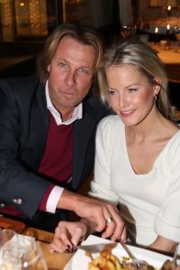 01-01-2010 SHOWBIZZ; HANS EN SOFIE KRAAY HEBBEN IETS TE VIEREN IN SEEFELD OOSTENRIJK. Hans Kraay werd 50 jaar en dat moest gevierd worden in Seefeld en wel in hotel Lamm. Veel sneeuw, cadeaus en een prachtig hotel. Weekblad Prive maakte weer een mooie reportage en Edwin Bredius van Prive vierde samen met het Hans en Sofie Kraay  Hans zijn 50ste verjaardag.
foto: Albert den Iseger.01-01-2010 SHOWBIZZ; HANS EN SOFIE KRAAY HEBBEN IETS TE VIEREN IN SEEFELD OOSTENRIJK. Hans Kraay werd 50 jaar en dat moest gevierd worden in Seefeld en wel in hotel Lamm. Veel sneeuw, cadeaus en een prachtig hotel. Weekblad Prive maakte weer een mooie reportage en Edwin Bredius van Prive vierde samen met het Hans en Sofie Kraay  Hans zijn 50ste verjaardag.
foto: Albert den Iseger.