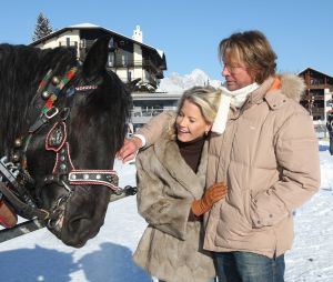 01-01-2010 SHOWBIZZ; HANS EN SOFIE KRAAY HEBBEN IETS TE VIEREN IN SEEFELD OOSTENRIJK. Hans Kraay werd 50 jaar en dat moest gevierd worden in Seefeld en wel in hotel Lamm. Veel sneeuw, cadeaus en een prachtig hotel. Weekblad Prive maakte weer een mooie reportage en Edwin Bredius van Prive vierde samen met het Hans en Sofie Kraay  Hans zijn 50ste verjaardag.
foto: Albert den Iseger.