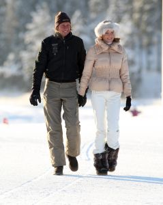 01-01-2010 SHOWBIZZ; HANS EN SOFIE KRAAY HEBBEN IETS TE VIEREN IN SEEFELD OOSTENRIJK. Hans Kraay werd 50 jaar en dat moest gevierd worden in Seefeld en wel in hotel Lamm. Veel sneeuw, cadeaus en een prachtig hotel. Weekblad Prive maakte weer een mooie reportage en Edwin Bredius van Prive vierde samen met het Hans en Sofie Kraay  Hans zijn 50ste verjaardag.
foto: Albert den Iseger.