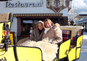 01-01-2010 SHOWBIZZ; HANS EN SOFIE KRAAY HEBBEN IETS TE VIEREN IN SEEFELD OOSTENRIJK. Hans Kraay werd 50 jaar en dat moest gevierd worden in Seefeld en wel in hotel Lamm. Veel sneeuw, cadeaus en een prachtig hotel. Weekblad Prive maakte weer een mooie reportage en Edwin Bredius van Prive vierde samen met het Hans en Sofie Kraay  Hans zijn 50ste verjaardag.
foto: Albert den Iseger.