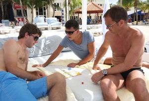 07-01-2010 SHOWBIZZ; JAN SMIT EN LIZA WEER PRACHTIG IN BEELD OP TROPISCHE CURACAO. Weekblad Prive brengt een EXCLUSIEVE FOTOREPORTAGE van het gelukkige paar op vakantie op het tropische Curacao. De laatste nieuwtjes vertelden zij aan verslaggever Edwin Bredius en die tekende een mooi verhaal op deze week in de nieuwe Prive nummer 1 van 2010. 
exclusieve foto: Albert den Iseger team.
