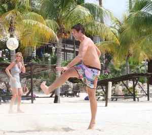07-01-2010 SHOWBIZZ; JAN SMIT EN LIZA WEER PRACHTIG IN BEELD OP TROPISCHE CURACAO. Weekblad Prive brengt een EXCLUSIEVE FOTOREPORTAGE van het gelukkige paar op vakantie op het tropische Curacao. De laatste nieuwtjes vertelden zij aan verslaggever Edwin Bredius en die tekende een mooi verhaal op deze week in de nieuwe Prive nummer 1 van 2010. 
exclusieve foto: Albert den Iseger team.