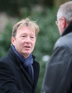 RICK NIEMAN OP BEGRAFENIS VAN SANDER SIMONS 
18-01-2010 SHOWBIZZ; SANDER SIMONS REGISSEERDE EIGEN BEGRAFENIS OP ZORGVLIET TE AMSTERDAM. Rode wijn en heerlijke broodjes stonden klaar voor zijn gasten die afscheid kwamen nemen op het besneeuwde Zorgvliet aan de Amstel. Sander had aan alles gedacht, zijn laatste rustplaats,de laatste muziek, het afscheid en zelfs de ontvangst van de aanwezige pers die werden verwend met de lekkerste broodjes en heerlijke koffie of thee. Sander had tot het laatste moment de regie strak in handen. Vele bekenden waren dan ook aanwezig oa. Rick Nieman,Loretta Schrijver.Nelly Frijda,John Bernard,Margreet Spijker,Jur Raatjes,Ruud Hendriks,Helga de Leur en Roland Koopman.
foto: Albert den Iseger.
BEGRAFENIS VAN SANDER SIMONS OP ZORGVLIET IN AMSTERDAM