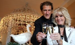 30-12-2009 SHOWBIZZ; PRIVE KERSTDINER BIJ IMCA MARINA THUIS MET VELE BN ers. Gerard Joling kwam in stijl, per helicopter. Gastvrouw Imca Marina was samen met Saskia en Serge_Gerard Joling_Thomas Berge_Jacques de Ancona en partner Hans_Dennie Christiaan_Marja en Liny en Edgar Vos.
foto: Albert den Iseger.
