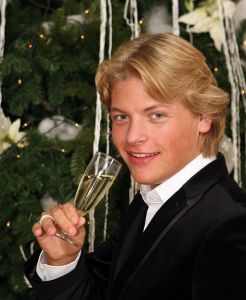 30-12-2009 SHOWBIZZ; PRIVE KERSTDINER BIJ IMCA MARINA THUIS MET VELE BN ers. Gerard Joling kwam in stijl, per helicopter. Gastvrouw Imca Marina was samen met Saskia en Serge_Gerard Joling_Thomas Berge_Jacques de Ancona en partner Hans_Dennie Christiaan_Marja en Liny en Edgar Vos.
foto: Albert den Iseger.