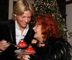 30-12-2009 SHOWBIZZ; PRIVE KERSTDINER BIJ IMCA MARINA THUIS MET VELE BN ers. Gerard Joling kwam in stijl, per helicopter. Gastvrouw Imca Marina was samen met Saskia en Serge_Gerard Joling_Thomas Berge_Jacques de Ancona en partner Hans_Dennie Christiaan_Marja en Liny en Edgar Vos.
foto: Albert den Iseger.