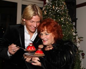30-12-2009 SHOWBIZZ; PRIVE KERSTDINER BIJ IMCA MARINA THUIS MET VELE BN ers. Gerard Joling kwam in stijl, per helicopter. Gastvrouw Imca Marina was samen met Saskia en Serge_Gerard Joling_Thomas Berge_Jacques de Ancona en partner Hans_Dennie Christiaan_Marja en Liny en Edgar Vos.
foto: Albert den Iseger.
