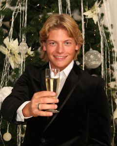 30-12-2009 SHOWBIZZ; PRIVE KERSTDINER BIJ IMCA MARINA THUIS MET VELE BN ers. Gerard Joling kwam in stijl, per helicopter. Gastvrouw Imca Marina was samen met Saskia en Serge_Gerard Joling_Thomas Berge_Jacques de Ancona en partner Hans_Dennie Christiaan_Marja en Liny en Edgar Vos.
foto: Albert den Iseger.
