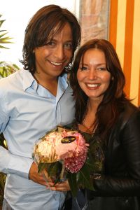 23-01-2010 SHOWBIZZ; VINZZENT IS EEN VAN DE KANDIDATEN DIE NAAR HET EUROVISIE SONGFESTIVAL GAAN IN OSLO. Vinzzent is een van de kandidaten die naar het Eur. Songfestival gaat. Vinzzent is in het dagelijks leven een producer van oa. Rob de Nijs en van vele andere Nederlandse sterren. Ook zingt hij zelf en treed regelmatig op met zijn eigen band.Een kanshebber is hij zeker om Nederland te gaan vertegenwoordigen in Oslo.
foto: Albert den Iseger