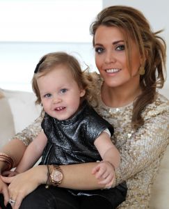 14-01-2011 SHOWBIZZ ; JOHN  EN CHARLOTTE-SOPHIE HEITINGA VERWACHTEN HUN 2DE KIND. Charlotte_Sophie Heitinga verwacht in Juli haar tweede kind. Het paar hoopt dat de bevalling zal gaan plaats vinden in Madrid. Jezebel kan bijna niet wachten tot haar broertje of zusje geboren is. En luistert elke dag naar de buik van mama. Het prachtige exclusieve interview van Edwin Bredius staat deze week in de extra dikke Prive.
foto: Albert den Iseger