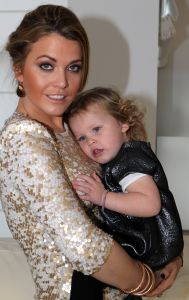 14-01-2011 SHOWBIZZ ; JOHN  EN CHARLOTTE-SOPHIE HEITINGA VERWACHTEN HUN 2DE KIND. Charlotte_Sophie Heitinga verwacht in Juli haar tweede kind. Het paar hoopt dat de bevalling zal gaan plaats vinden in Madrid. Jezebel kan bijna niet wachten tot haar broertje of zusje geboren is. En luistert elke dag naar de buik van mama. Het prachtige exclusieve interview van Edwin Bredius staat deze week in de extra dikke Prive.
foto: Albert den Iseger