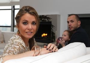14-01-2011 SHOWBIZZ ; JOHN  EN CHARLOTTE-SOPHIE HEITINGA VERWACHTEN HUN 2DE KIND. Charlotte_Sophie Heitinga verwacht in Juli haar tweede kind. Het paar hoopt dat de bevalling zal gaan plaats vinden in Madrid. Jezebel kan bijna niet wachten tot haar broertje of zusje geboren is. En luistert elke dag naar de buik van mama. Het prachtige exclusieve interview van Edwin Bredius staat deze week in de extra dikke Prive.
foto: Albert den Iseger