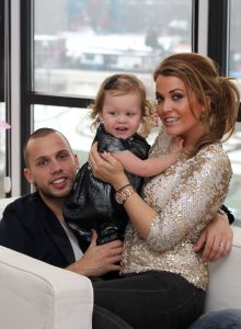 14-01-2011 SHOWBIZZ ; JOHN  EN CHARLOTTE-SOPHIE HEITINGA VERWACHTEN HUN 2DE KIND. Charlotte_Sophie Heitinga verwacht in Juli haar tweede kind. Het paar hoopt dat de bevalling zal gaan plaats vinden in Madrid. Jezebel kan bijna niet wachten tot haar broertje of zusje geboren is. En luistert elke dag naar de buik van mama. Het prachtige exclusieve interview van Edwin Bredius staat deze week in de extra dikke Prive.
foto: Albert den Iseger