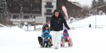 6-01-2011 SHOWBIZZ; DE MEEST VRIENDELIJKE TUINMAN VAN NEDERLAND MET A.S.  VROUW EN KINDEREN OP WINTERSPORT. Het ultieme gezinsgeluk in de Oostenrijkse sneeuw was dit jaar voor Lodewijk Hoekstra en zijn aanstaande vrouw Kristel. Het paar heeft plannen om in het voorjaar van dit nieuwe jaar te gaan trouwen in Spanje. Wij namen met paar mee naar Seefeld in het prachtige Alpenmedhotel Lamm. Lodewijk en Kristel genoten samen met hun kinderen Diese en Mels van het prachtige winterse landschap en natuurlijk van de eerste skilessen. De hele reportage vind u terug in Prive nr.51.
Foto: Albert den Iseger.