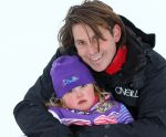 6-01-2011 SHOWBIZZ; DE MEEST VRIENDELIJKE TUINMAN VAN NEDERLAND MET A.S.  VROUW EN KINDEREN OP WINTERSPORT. Het ultieme gezinsgeluk in de Oostenrijkse sneeuw was dit jaar voor Lodewijk Hoekstra en zijn aanstaande vrouw Kristel. Het paar heeft plannen om in het voorjaar van dit nieuwe jaar te gaan trouwen in Spanje. Wij namen met paar mee naar Seefeld in het prachtige Alpenmedhotel Lamm. Lodewijk en Kristel genoten samen met hun kinderen Diese en Mels van het prachtige winterse landschap en natuurlijk van de eerste skilessen. De hele reportage vind u terug in Prive nr.51.
Foto: Albert den Iseger.