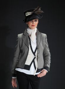 30-01-2012 SHOWBIZZ; ERNY VAN REIJMERSDAL TOONDE ZIJN NIEUWE COLLECTIE OP AMSTERDAM FASHIONWEEK. Het bloed kruipt waar het niet kan gaan, zegt Erny na zijn schitterende modeshow op de A.F.W. Bij het zien van het eerste gedeelte van de show weet en voel je al de vakmanschap van Erny. Prachtige stoffen en opmerkelijk veel vossen bont, gecombineerd met prachtige stoere laarzen en ruig leer. Iedereen ging op de banken staan en Erny en zijn partner genoten van het minutenlang applause.
foto: Albert den Iseger.