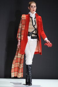 30-01-2012 SHOWBIZZ; ERNY VAN REIJMERSDAL TOONDE ZIJN NIEUWE COLLECTIE OP AMSTERDAM FASHIONWEEK. Het bloed kruipt waar het niet kan gaan, zegt Erny na zijn schitterende modeshow op de A.F.W. Bij het zien van het eerste gedeelte van de show weet en voel je al de vakmanschap van Erny. Prachtige stoffen en opmerkelijk veel vossen bont, gecombineerd met prachtige stoere laarzen en ruig leer. Iedereen ging op de banken staan en Erny en zijn partner genoten van het minutenlang applause.
foto: Albert den Iseger.