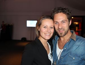 30-01-2012 SHOWBIZZ; ERNY VAN REIJMERSDAL TOONDE ZIJN NIEUWE COLLECTIE OP AMSTERDAM FASHIONWEEK. Het bloed kruipt waar het niet kan gaan, zegt Erny na zijn schitterende modeshow op de A.F.W. Bij het zien van het eerste gedeelte van de show weet en voel je al de vakmanschap van Erny. Prachtige stoffen en opmerkelijk veel vossen bont, gecombineerd met prachtige stoere laarzen en ruig leer. Iedereen ging op de banken staan en Erny en zijn partner genoten van het minutenlang applause.
foto: Albert den Iseger.