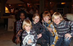 14-01-2012 SHOWBIZZ; NIKKI EN FRANK LACROIX OPENDE GASTERIJ EN BED EN BREAKFAST HET RUITERHUYS. Even gastvrij genieten van omgeving en de landelijke sfeer. De dochter en schoonzoon van Henny Huisman opende vorig week hun droom HET RUITERHUYS op het landgoed van Henny. Een werkelijk prachtig horecabedrijf wat 7 dagen per week is geopend voor wie wil genieten van hun gastvrijheid.
foto: Albert den Iseger.