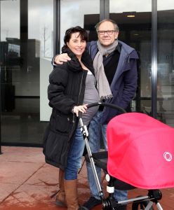  26-01-2012 SHOWBIZZ; AFTELLEN VOOR ROB EN JET-ONZE BABY IS EEN WONDER EN CADEAU. In September onthulde PRIVE de zwangerschap van Henriette de Nijs. Daarna werd het stil rond Rob 69 en zijn grote liefde Henriette 42 jaar. Henriette en Rob geven sindsdien weer hun eerste interview aan weekblad Prive dat deze week in de schappen ligt.
foto: Albert den Iseger