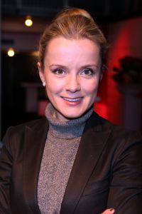 30-01-2012 SHOWBIZZ; ERNY VAN REIJMERSDAL TOONDE ZIJN NIEUWE COLLECTIE OP AMSTERDAM FASHIONWEEK. Het bloed kruipt waar het niet kan gaan, zegt Erny na zijn schitterende modeshow op de A.F.W. Bij het zien van het eerste gedeelte van de show weet en voel je al de vakmanschap van Erny. Prachtige stoffen en opmerkelijk veel vossen bont, gecombineerd met prachtige stoere laarzen en ruig leer. Iedereen ging op de banken staan en Erny en zijn partner genoten van het minutenlang applause.
foto: Albert den Iseger.