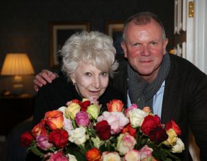 11-01-2013 SHOWBIZZ; ADELE BLOEMENDAAL VANDAAG 80 JAAR. 
Adele Bloemendaal was op haar tachtigste verjaardag al haar vrienden te slim af. Geen surpriseparty s, geen onverwacht bezoek. En al helemaal geen camerateams -met lelijke bloemen. Adele dook onder in een luxesuite van het Amstel Hotel: Moet je kijken hoe lekker helemaal nks! 
foto: Albert den Iseger 
