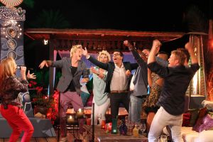 05-01-2013 SHOWBIZZ; DE BESTE ZANGERS VAN NEDERLAND. Vanaf zaterdag 5 Januari om 21.00 uur op Ned.1 zendt de TROS een gloednieuwe serie van de Beste Zangers van Ned. uit. In het swingende meezing programma brengt Jan Smit midden in de winter veel warmte de huiskamers binnen. Het alweer vijfde seizoen nemen Charly Luske-Angela Groothuizen-Simone Kleinsma-Rob de Nijs- Raffaela- Tim Douwsma en Bastiaan Ragas het tegen elkaar op. Vanuit het mooie IBIZA kunt u genieten van heerlijke muziek en de prachtigste beelden. Wij waren erbij en maakte de mooiste foto s.
Foto: Albert den Iseger.