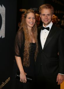 28-01-2013 SHOWBIZZ; VERLIEFD OP IBIZA, NIEUWE FILM VAN JOHAN NEIJENHUIS. Gisteravond ging Verliefd op Ibiza officieel in premiere in Pathe Tuschinski Amsterdam. De volledige cast en crew en tout Bekend Nederland was op de premiere aanwezig. Ook was alle belangrijke pers ter plaatse om de prachtig geklede gasten vast te leggen op de gevoelige plaat of om een interview af te nemen. Alle 3 zalen van het theater waren gevuld met premieregasten, nog nooit eerder had Tuschinski een premiere van een dergelijk formaat.
foto: Albert den Iseger