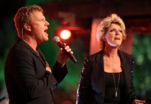 05-01-2013 SHOWBIZZ; DE BESTE ZANGERS VAN NEDERLAND. Vanaf zaterdag 5 Januari om 21.00 uur op Ned.1 zendt de TROS een gloednieuwe serie van de Beste Zangers van Ned. uit. In het swingende meezing programma brengt Jan Smit midden in de winter veel warmte de huiskamers binnen. Het alweer vijfde seizoen nemen Charly Luske-Angela Groothuizen-Simone Kleinsma-Rob de Nijs- Raffaela- Tim Douwsma en Bastiaan Ragas het tegen elkaar op. Vanuit het mooie IBIZA kunt u genieten van heerlijke muziek en de prachtigste beelden. Wij waren erbij en maakte de mooiste foto s.
Foto: Albert den Iseger.