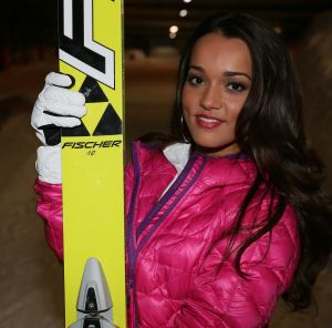 18-01-2013 SHOWBIZZ; STERREN SPRINGEN VAN DE 70 METER SCHANS. De Vliegende Hollanders gaan straks echt proberen om van een zeventig meter hoge schans te springen. Gerard Joling en Tess Milne presenteren het sensationele Vliegende Hollanders programma dat SBS6 vanaf Februari zal gaan uitzenden. De mee werkende BN-ers zijn, Lange Frans en rapper Keizer-Sita Vermeulen- en Shary An Nivillac-Emile Ratelband en Mari van der Ven-Dean Saunders en Bibi Breijman-Koert Jan de Bruijn en Geert Hoes, Jody Bernal en Chimene Oosterhout, John de Wolf en Ingrid Jansen, Robert Schumacher en Kelly van der Veer.
foto: Albert den Iseger.