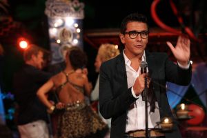 05-01-2013 SHOWBIZZ; DE BESTE ZANGERS VAN NEDERLAND. Vanaf zaterdag 5 Januari om 21.00 uur op Ned.1 zendt de TROS een gloednieuwe serie van de Beste Zangers van Ned. uit. In het swingende meezing programma brengt Jan Smit midden in de winter veel warmte de huiskamers binnen. Het alweer vijfde seizoen nemen Charly Luske-Angela Groothuizen-Simone Kleinsma-Rob de Nijs- Raffaela- Tim Douwsma en Bastiaan Ragas het tegen elkaar op. Vanuit het mooie IBIZA kunt u genieten van heerlijke muziek en de prachtigste beelden. Wij waren erbij en maakte de mooiste foto s.
Foto: Albert den Iseger.