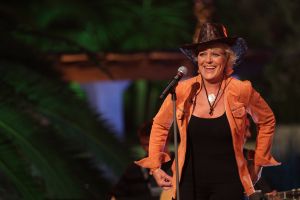 05-01-2013 SHOWBIZZ; DE BESTE ZANGERS VAN NEDERLAND. Vanaf zaterdag 5 Januari om 21.00 uur op Ned.1 zendt de TROS een gloednieuwe serie van de Beste Zangers van Ned. uit. In het swingende meezing programma brengt Jan Smit midden in de winter veel warmte de huiskamers binnen. Het alweer vijfde seizoen nemen Charly Luske-Angela Groothuizen-Simone Kleinsma-Rob de Nijs- Raffaela- Tim Douwsma en Bastiaan Ragas het tegen elkaar op. Vanuit het mooie IBIZA kunt u genieten van heerlijke muziek en de prachtigste beelden. Wij waren erbij en maakte de mooiste foto s.
Foto: Albert den Iseger.